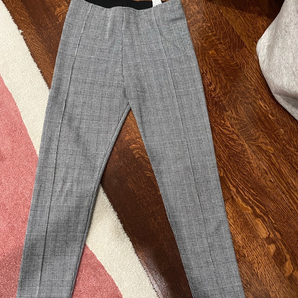 comfy pants for work or dress up. cute with sneakers or loafers. Runs small